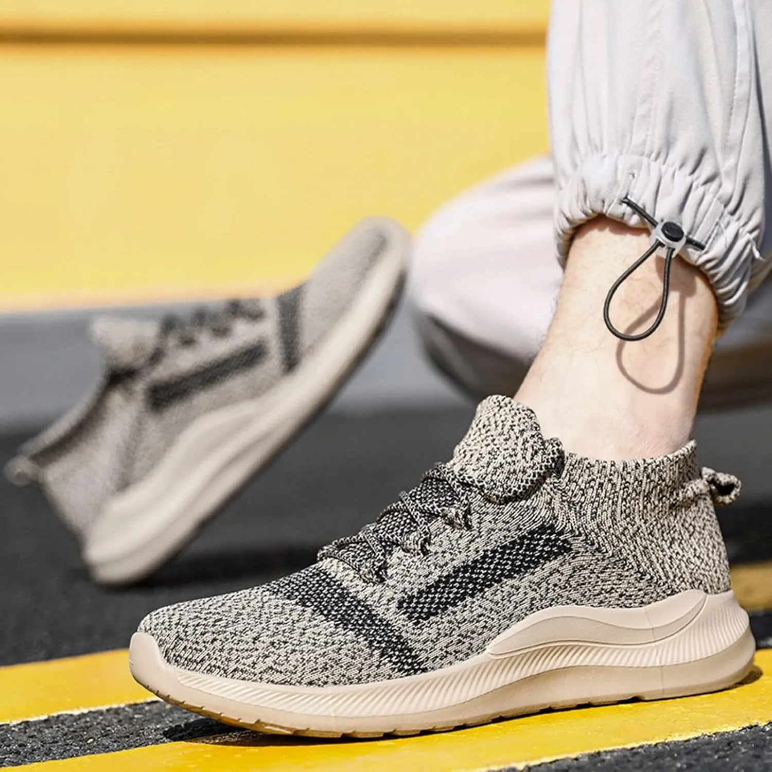 Men's Breathable Sock Shoes Fashion Fly Woven Mesh Sports Shoes Lightweight Workout Shoe Athletic Gym Sneakers